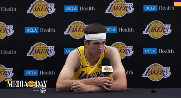 雷迪克要求球员保持冠军状态？里夫斯：我们在这里只为了这一件事