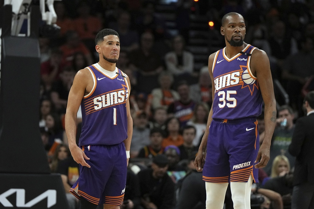 名嘴：杜兰特走后布克再次成为太阳的门面 他还有2、3年巅峰期